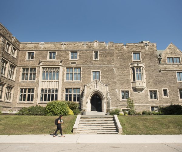 Students walk on McMaster University in Hamilton, Ontario on Thursday, September 22, 2017. (Photograph by Hannah Yoon)